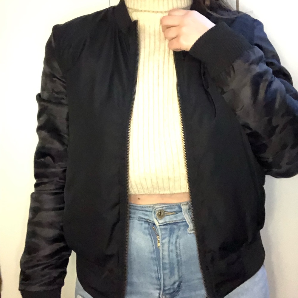 NKLS BLACK BONBER JACKET WITH CAMO ARMS |Women US XS